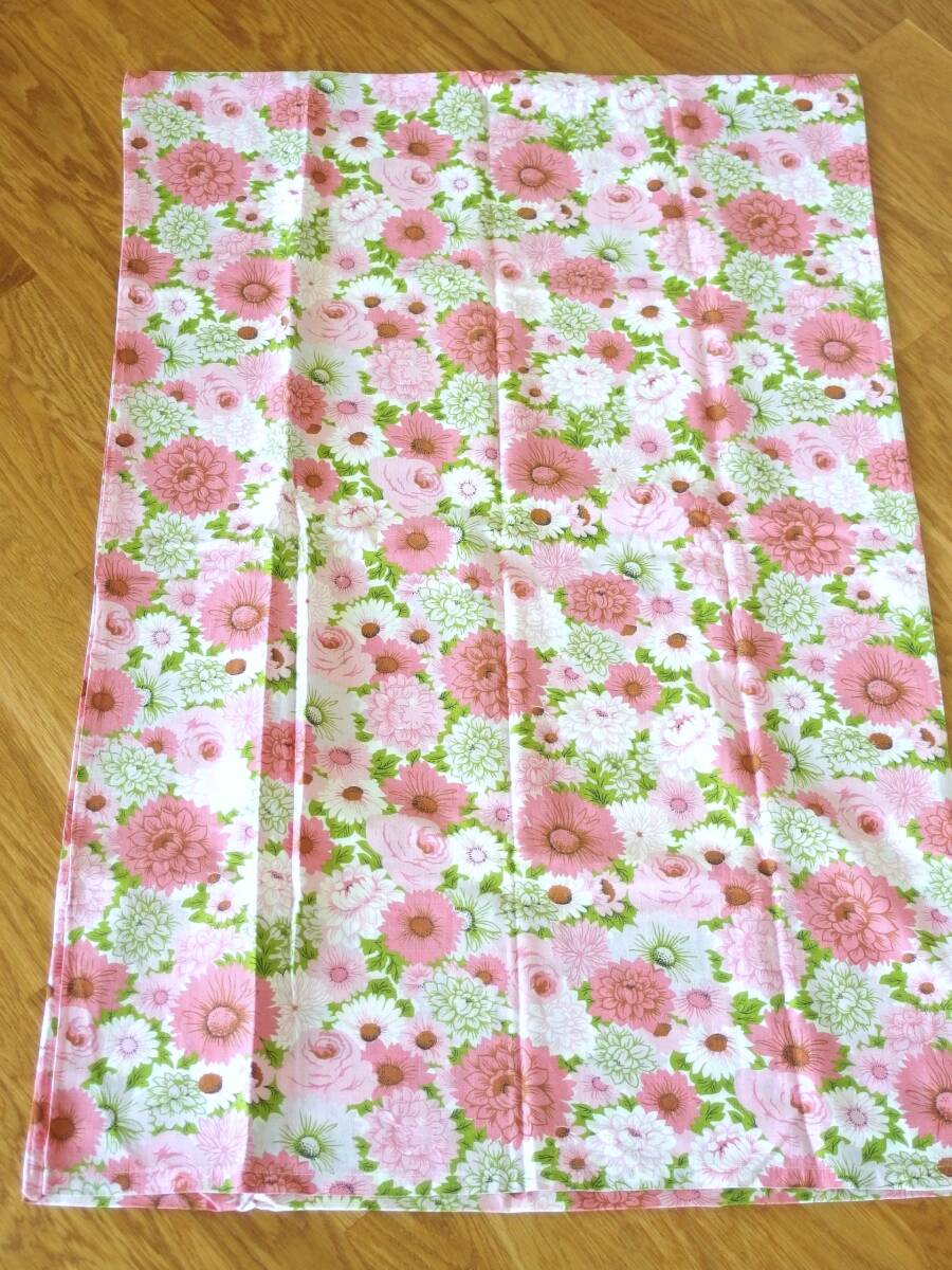 新品未使用!スイス製 ヴィンテージ&レトロ ピロケース/枕カバー/ファブリック/ハギレ/生地/布地 (淡いピンク色の花柄、バラ&ダリア) 拍卖