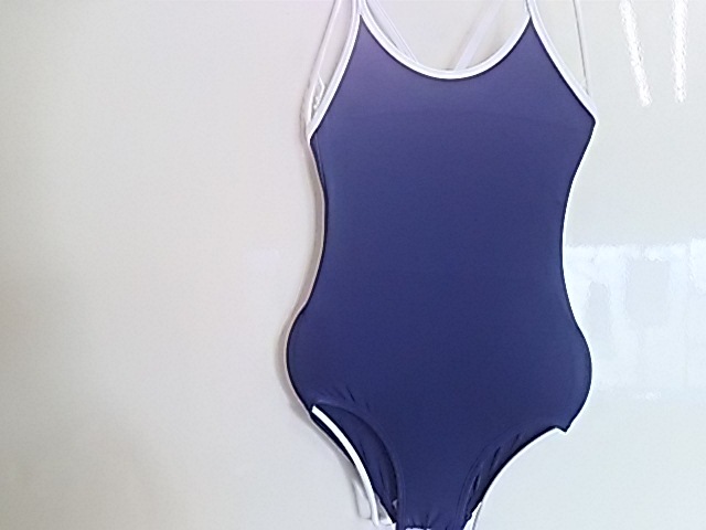 スクール水着・ワンピース水着 サイズ130 ポリエステル85%ポリウレタン15% ネイビー・新品同様 美品拍卖