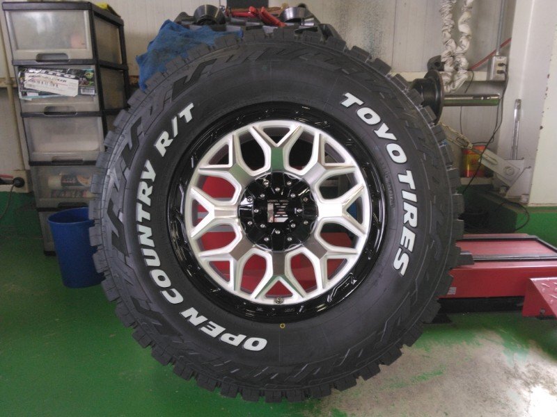 Jeep ラングラー JL JK 夏タイヤ ホイール セット トーヨー オープンカントリー RT 265/70R17 285/70R17 17インチ InFerno拍卖
