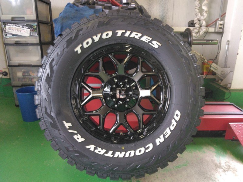 新品4本 ランクル300 ランクル250 タイヤホイールセット TOYO OPEN COUNTRY RT 265/70R17 285/70R17 17インチ InFerno拍卖