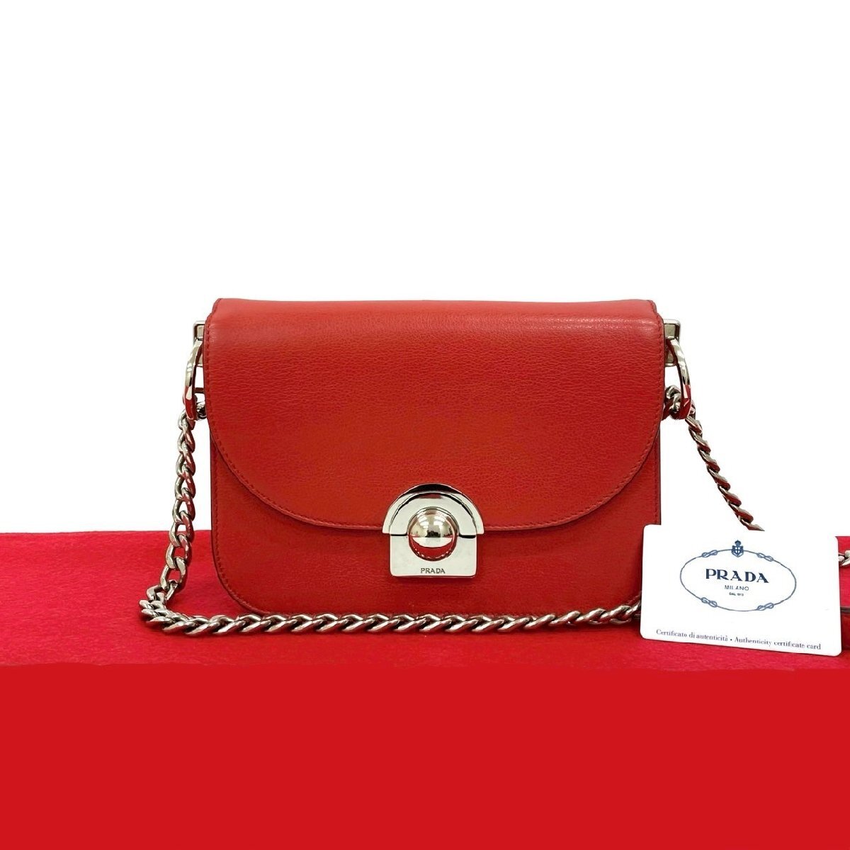 極 美品 希少品 PRADA プラダ ロゴ 金具 レザー 本革 チェーン ショルダーバッグ セミショルダーバッグ ポシェット レッド 赤 11608拍卖