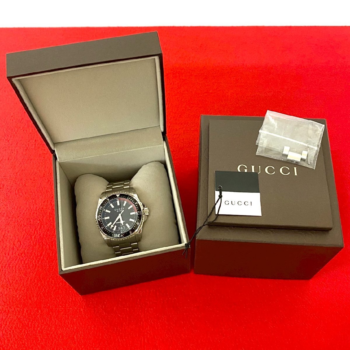 稼働品 極 美品 箱付 GUCCI グッチ ダイブ ステンレス クォーツ 腕時計 ウォッチ 小物 メンズ アクセサリー シルバー ブラック 38660拍卖
