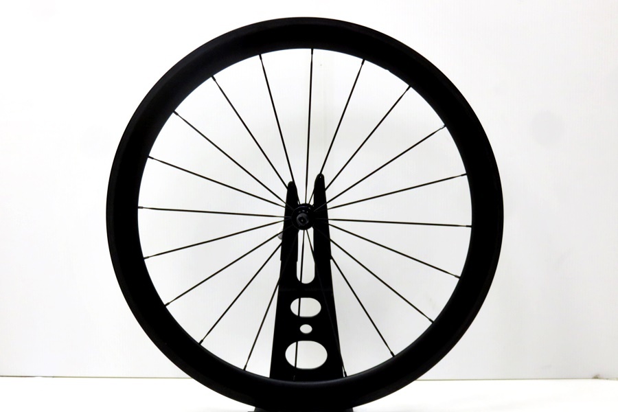 ★★メーカー不明 フロントホイールのみ カーボン 700C リムブレーキ クリンチャー拍卖