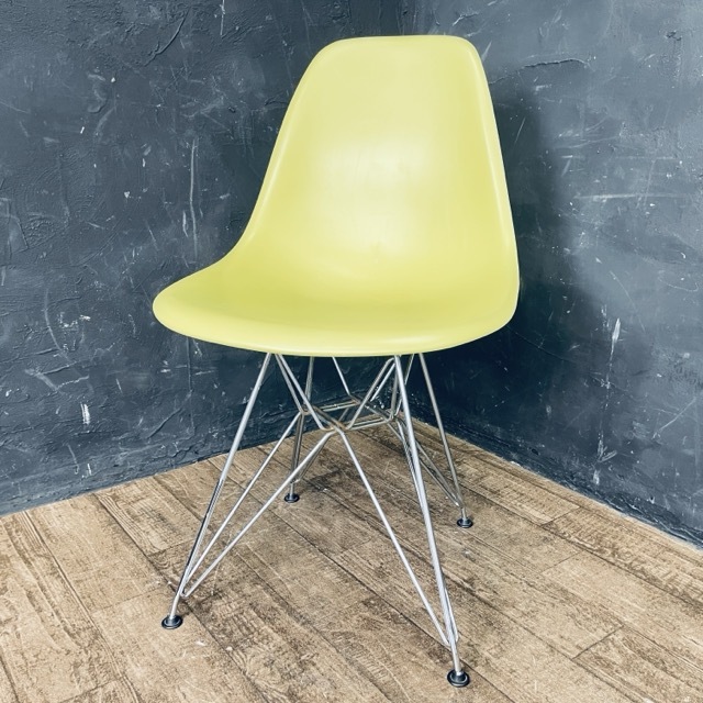 ハーマンミラー イームズ サイドシェルチェア 【中古】HermanMiller DSR.CH ZSE8 PJ08434 vitra eamesplasticchair 家具 椅子 イス/513548拍卖