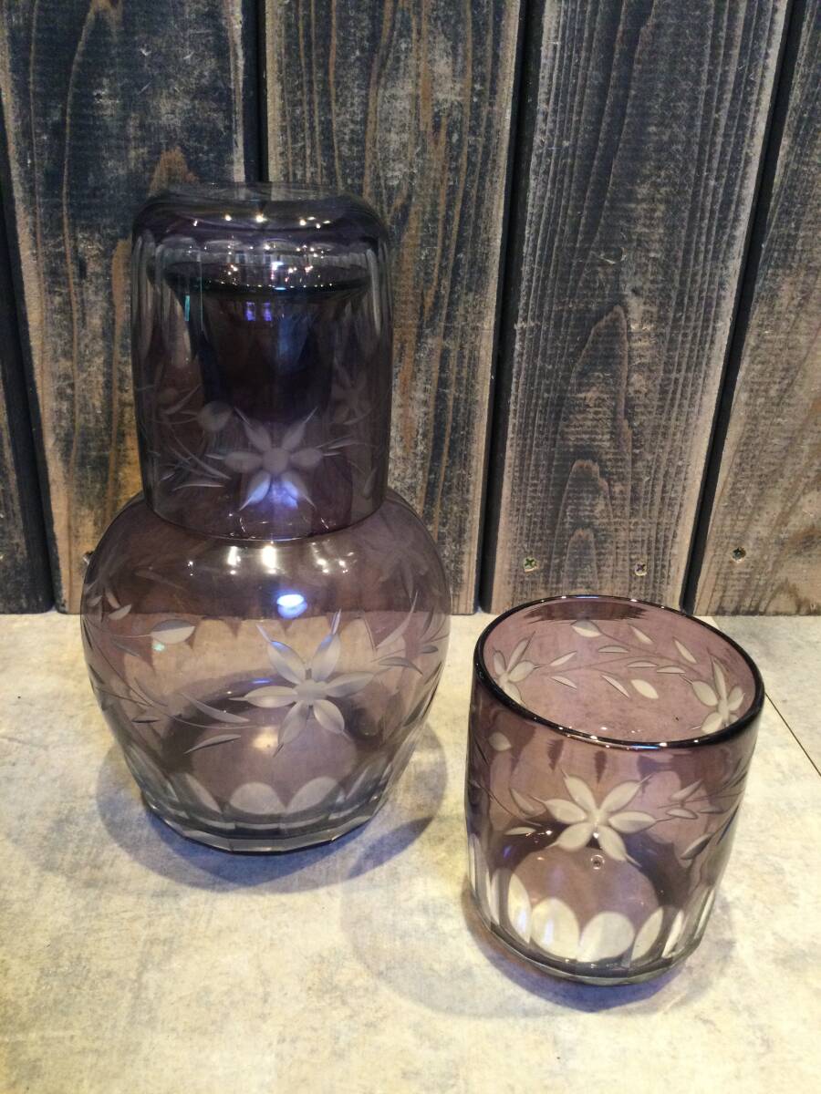 昭和レトロ 希少 アンティーク カットガラス デキャンタ 水差し 紫 パープル 気泡入り 冠水瓶 ガラス 硝子 コップ タンブラー グラス拍卖