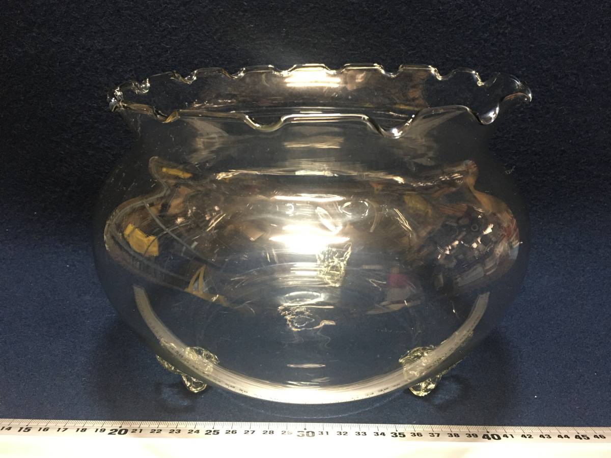 透明 ガラス製 金魚鉢 大型 フリル縁 メダカ めだか鉢 観賞用 水鉢 魚 飼育 睡蓮鉢 水槽 アクアリウム 硝子製品 猫足 三つ足 昭和レトロ調拍卖