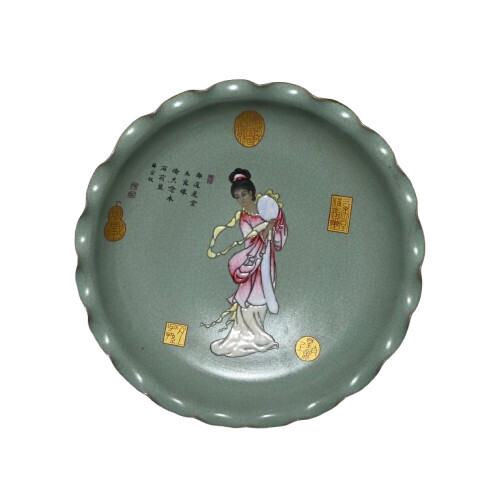 zz7|4409 中国磁器 陶芸 磁器『宋汝窯青竜寺御製款琺瑯彩仕女人物紋賞盤』施釉陶 古代工芸品 陶芸 精美彫 置物 收藏品拍卖