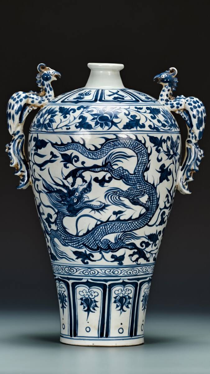 zz7|4366 中国磁器 陶芸 磁器『双鳳龍紋梅瓶です』施釉陶 古代工芸品 陶芸 精美彫 置物 收藏品拍卖