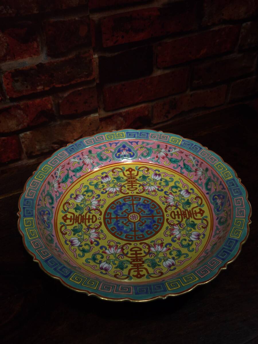 zz7|5176 中国磁器 陶芸 磁器『琺瑯彩磁器黄粉地釉花卉レース祝寿盤』施釉陶 古代工芸品 陶芸 精美彫 置物 收藏品拍卖