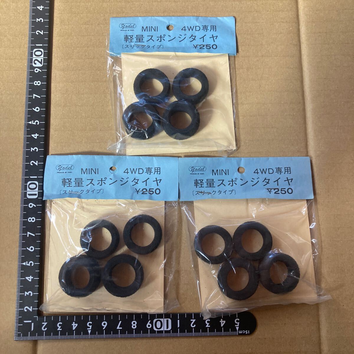 3個【未使用】ミニ4WD専用 軽量スポンジタイヤ(スリックタイプ)外径前輪後輪約26㎜太さ前輪約8㎜後輪約18㎜ ミニ四駆拍卖