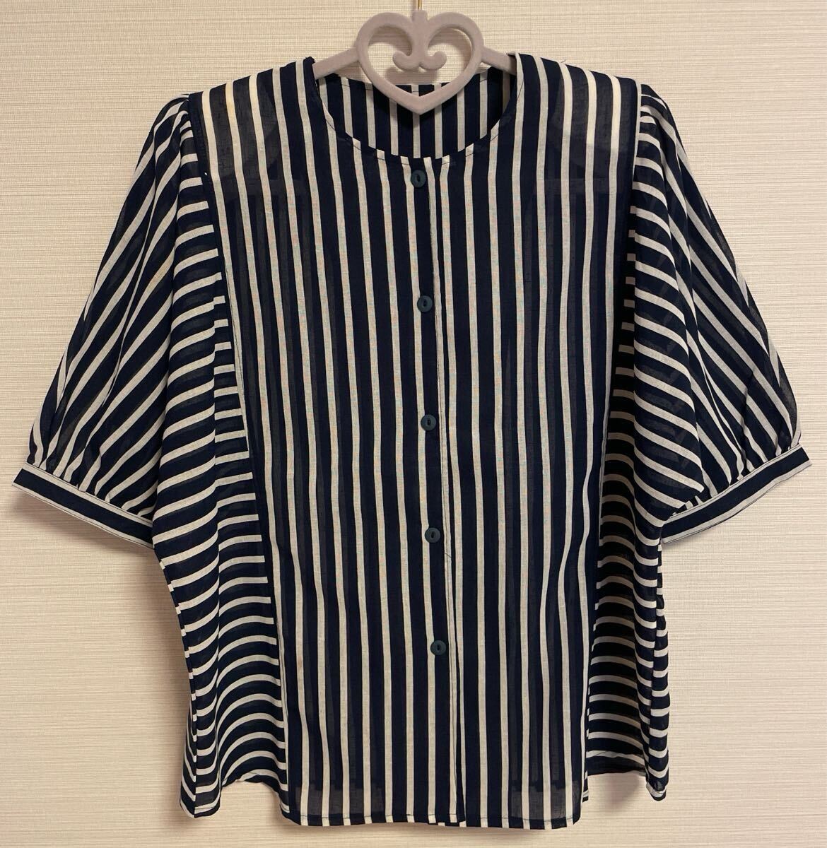 婦人服 シャツ 半袖 ネイビー フリーサイズ 肩パット入り 美品拍卖