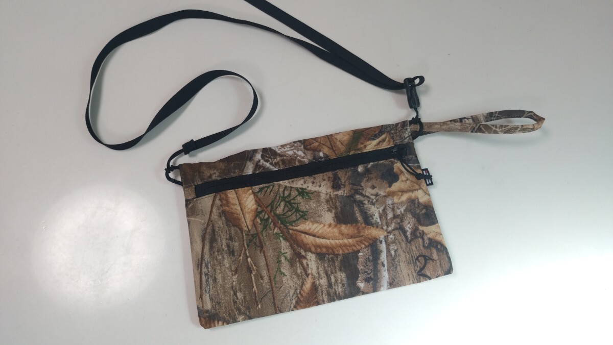 Helinox REALTREE サコッシュ ヘリノックス リアルツリー ショルダーバッグ 斜め掛け アウトドア 海外旅行 キャンプ 拍卖