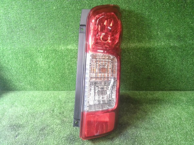 NV350キャラバン LDF-VW2E26 右テールランプ QM1 T008 26550-3XA0A拍卖