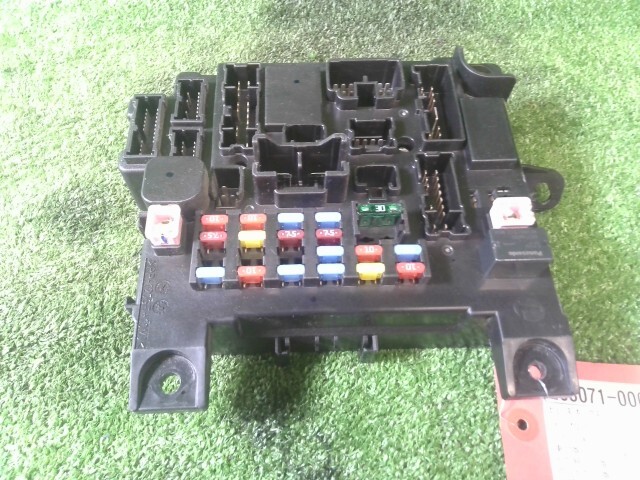 デリカD5 LDA-CV1W ヒューズボックス W23 8637A647拍卖