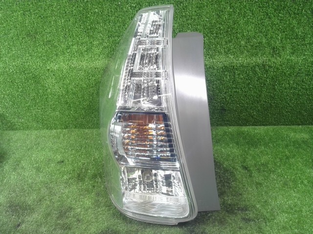 プリウスα DAA-ZVW41W 左テールランプ 3R0 47-46 81561-47140拍卖