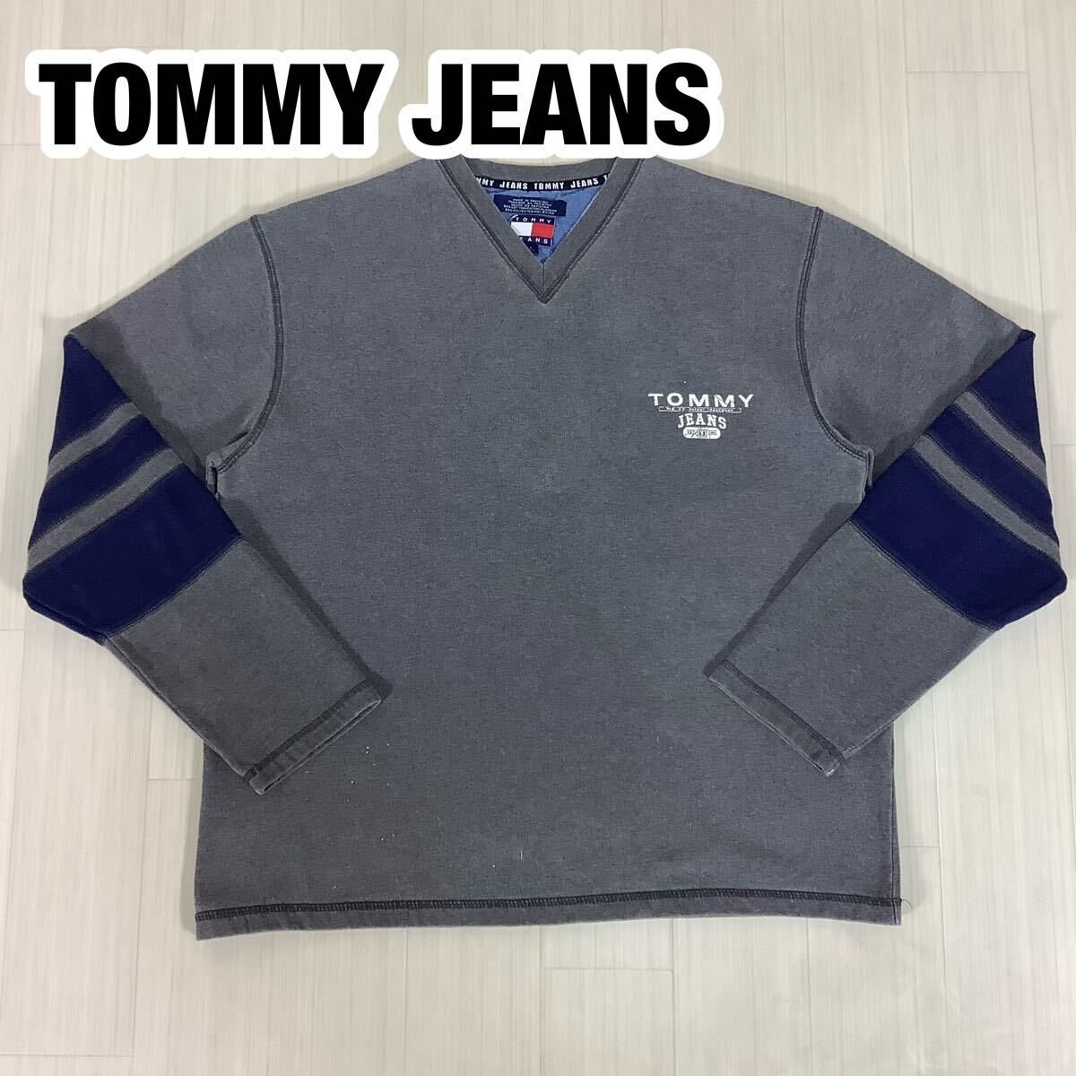 TOMMY JEANS トミージーンズ Vネック スウェット トレーナー カットソー リブ無し L グレー×ネイビー 切り替えし プリントロゴ拍卖