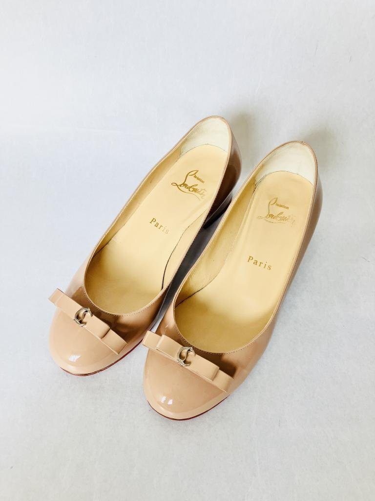 【送料込】christian louboutin クリスチャンルブタン パテントレザー ラウンドトゥ ~22.0cm ピンクベージュ×シルバー ハイブラ 6454858拍卖