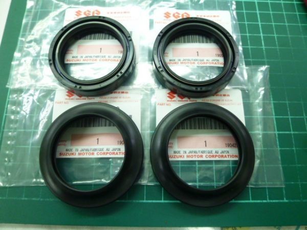 スズキ GSF1200 (GV75A/B)イナズマ1200(GV76A)純正 フロントフォーク ダスト+オイルシール各2個1台分新品オーバーホール レストア拍卖