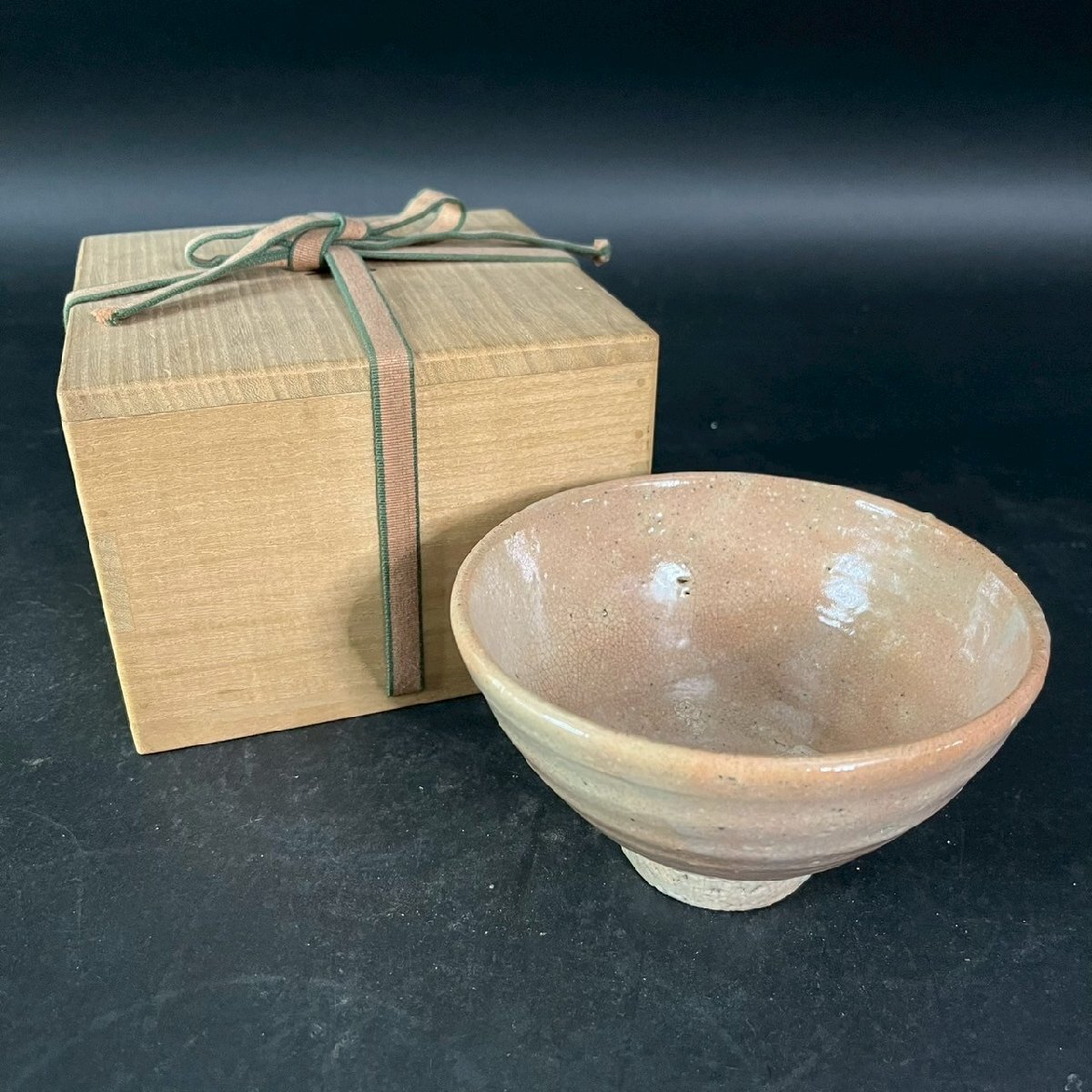 SW0619-29-3 萩焼 萩 茶碗 茶道具 茶器 食器 調理器具 皿 茶盛 おわん 椀 陶芸 陶器 陶磁器 伝統 工芸 置物 高さ8㎝ 直径14㎝ 60サイズ拍卖