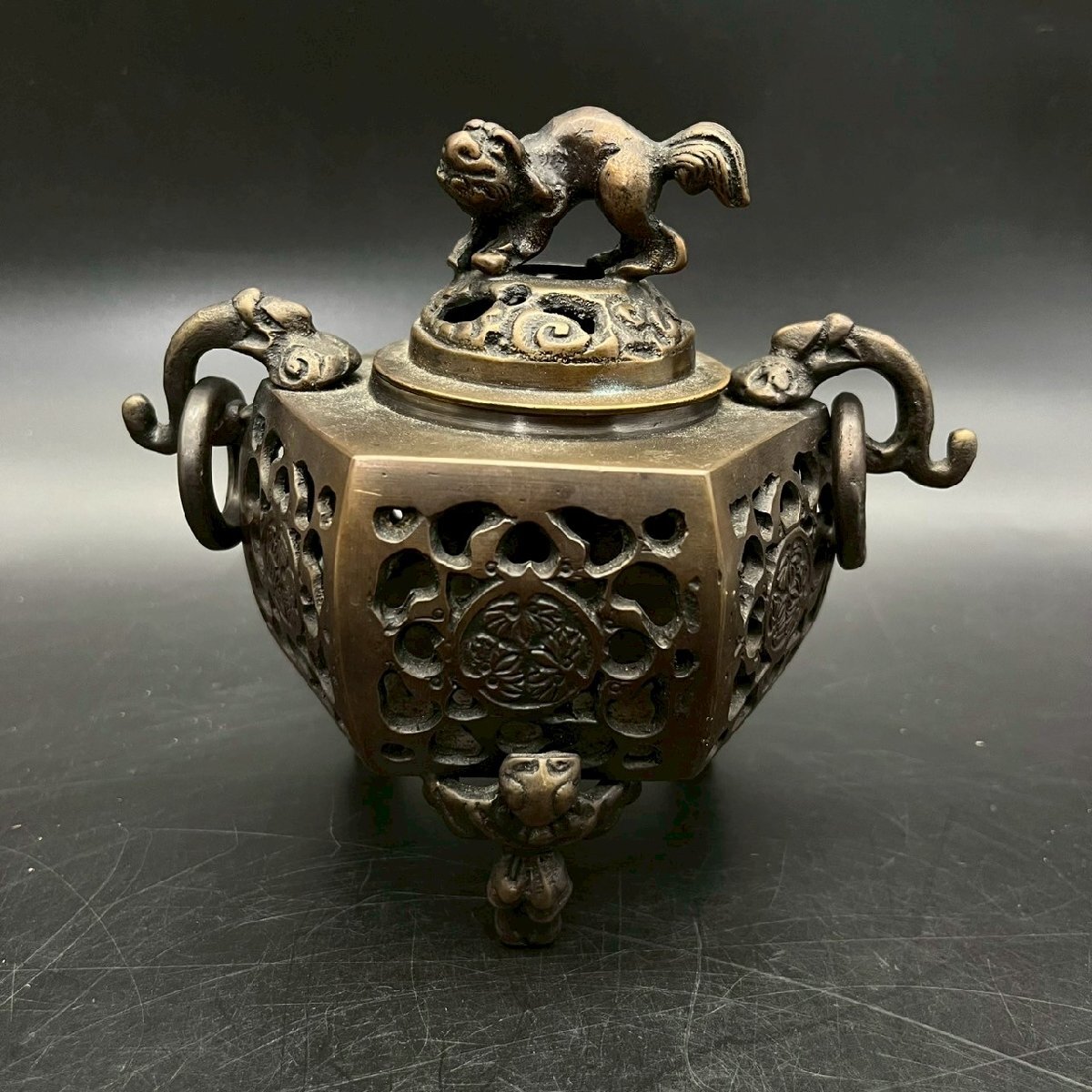 SW0708-6-3 香炉 お香 狛犬 獅子 透かし彫り 銅器 銅製 骨董品 伝統 工芸品 旭峰 置物 インテリア 装飾品 高さ13㎝ 口径5.5㎝ 60サイズ拍卖