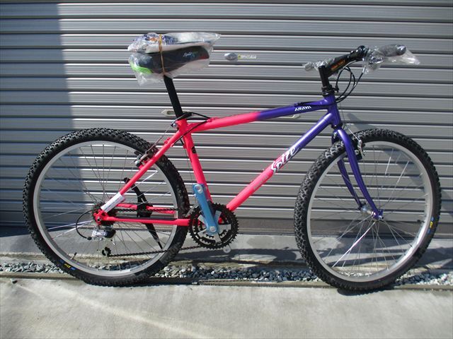 E398★69800円★新車マウンテンバイク自転車【ARAYA マディフォックススパイス パープルピンク 26インチ 43㎝】入札お待ちしております拍卖