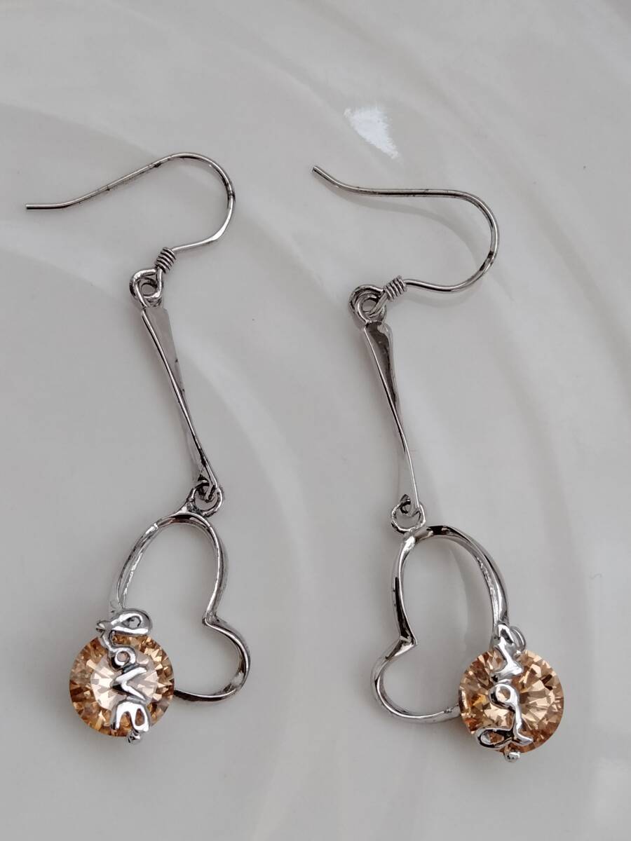 新品一点もの シルバー 煌めくLOVEデザイン可愛いロングビアス拍卖