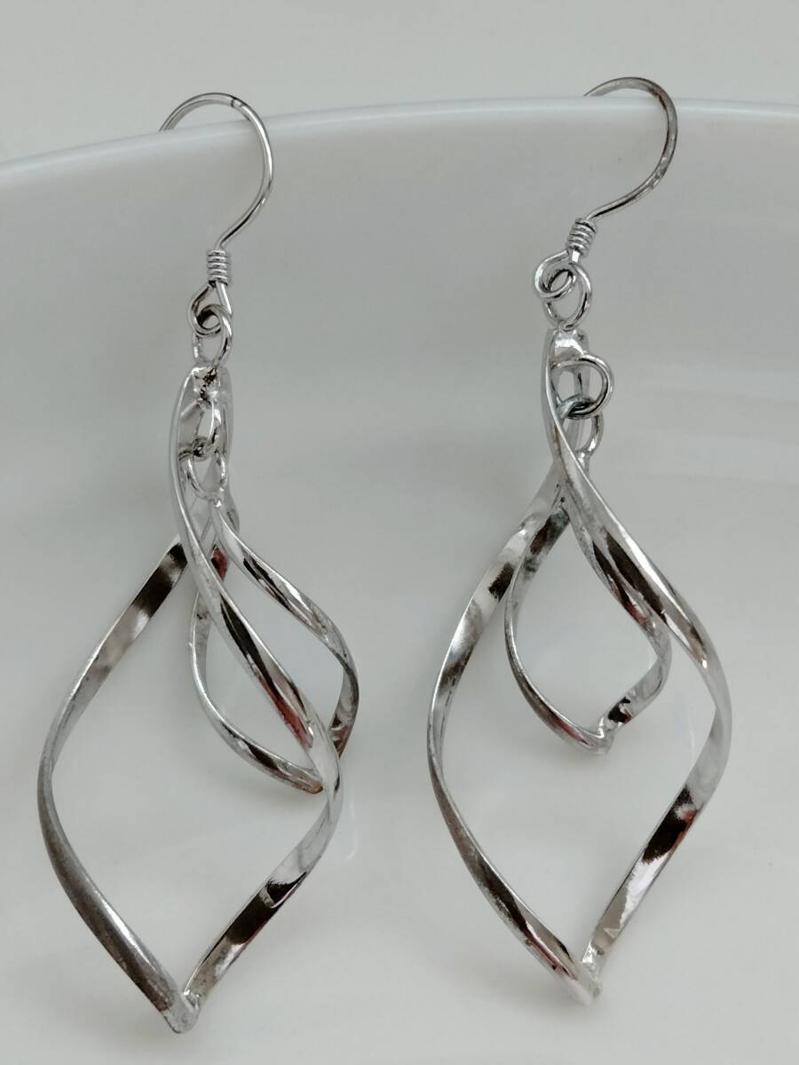 新品一点もの シルバー 煌めく 変形デザインロングビアス拍卖