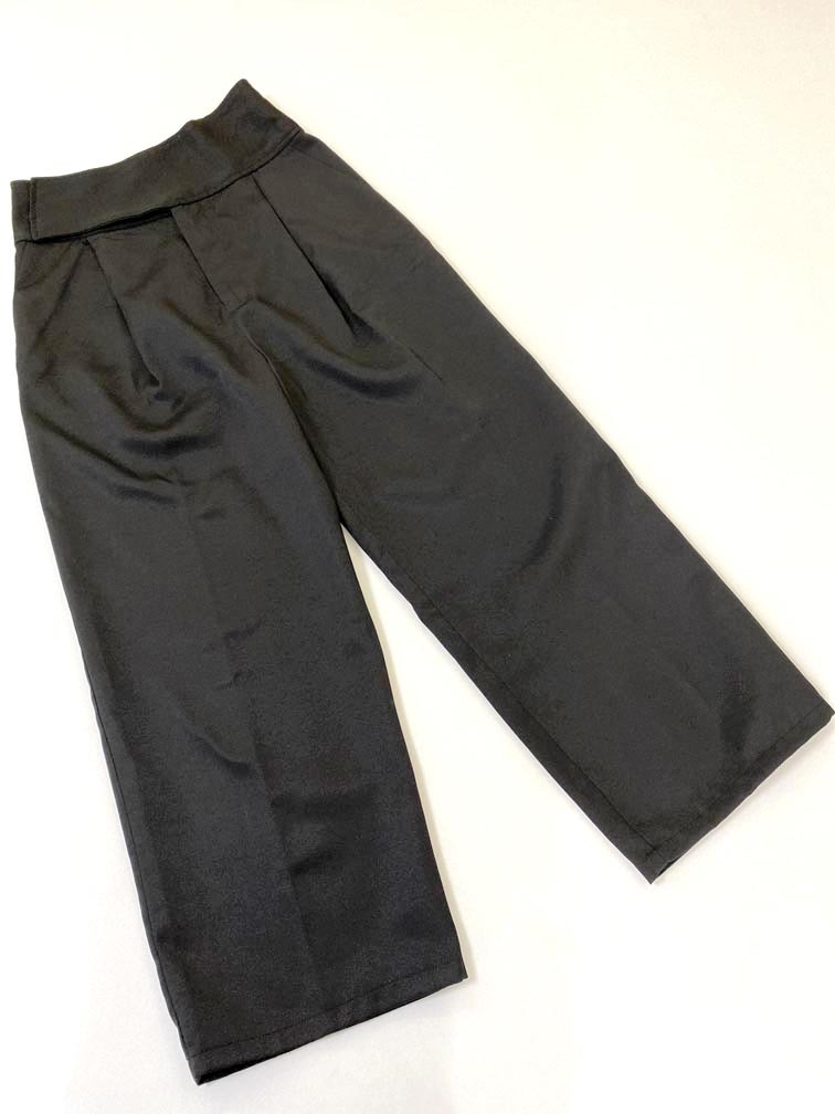 ゆうパケットOK 美品 Amiur 0421030105 定価9350円 センタープレス コンパクトストレート パンツ sizeS/黒 ◇■拍卖