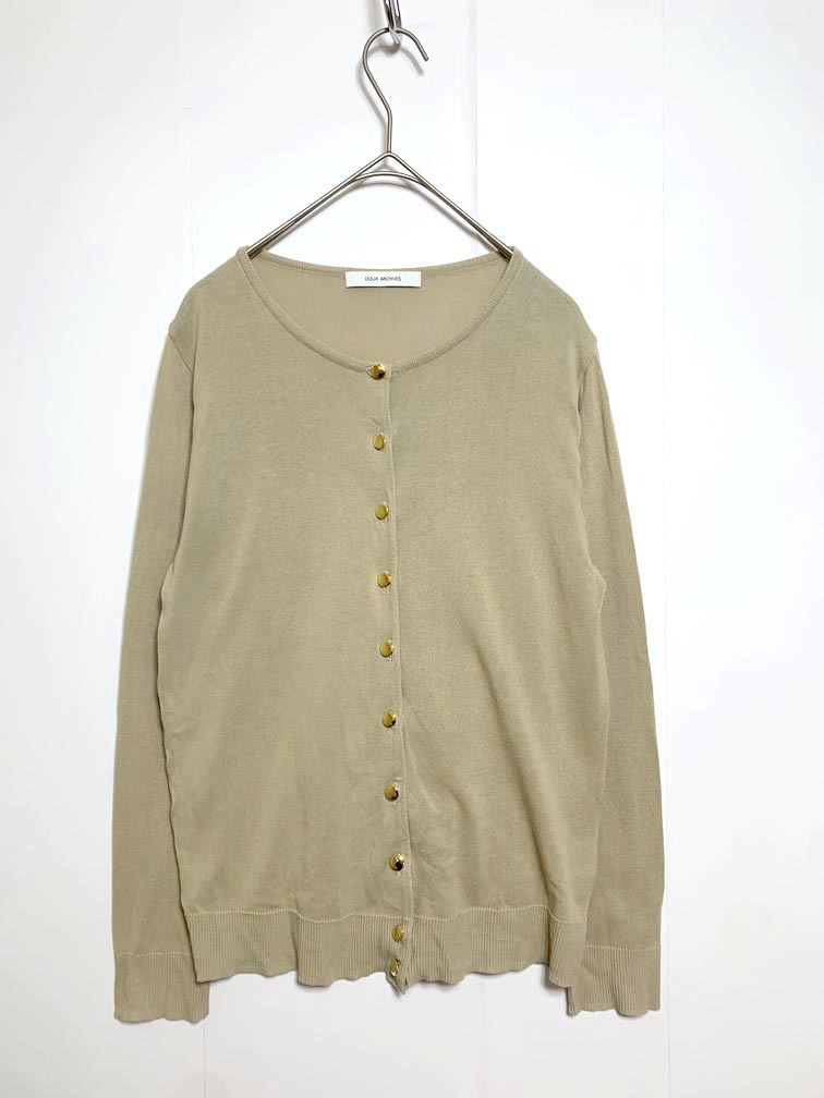 ゆうパケットOK Doux archives ドゥアルシーヴ ベーシック クルーネック ゴールド釦 カーディガン sizeM/ベージュ ■■拍卖
