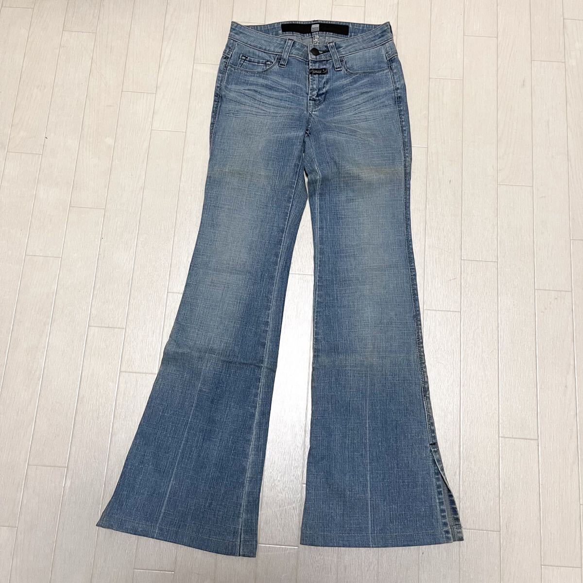 和779★② MARITHE FRANCOIS GIRBAUD マリテフランソワジルボー デニムパンツ ジーンズ ブーツカット スリット 3S ブルー レディース拍卖