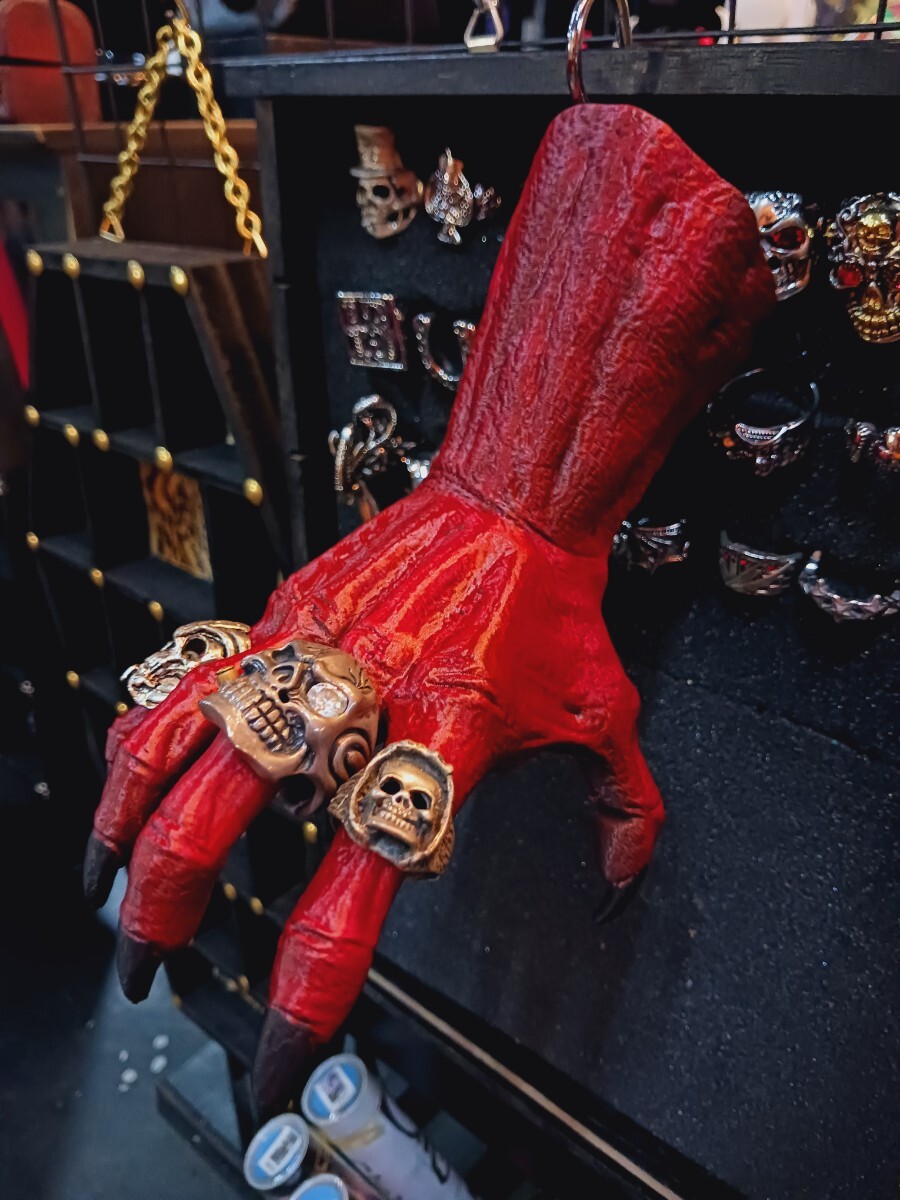 アメリカン雑貨ゴシックホラースタイルレッドデビルハンドウォールデコアクセサリーディスプレイ拍卖