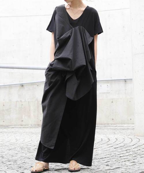 アンティカantiqua★一枚で絵になる、ボリュームデザインで印象的に。 変形デザインフリルワンピ拍卖