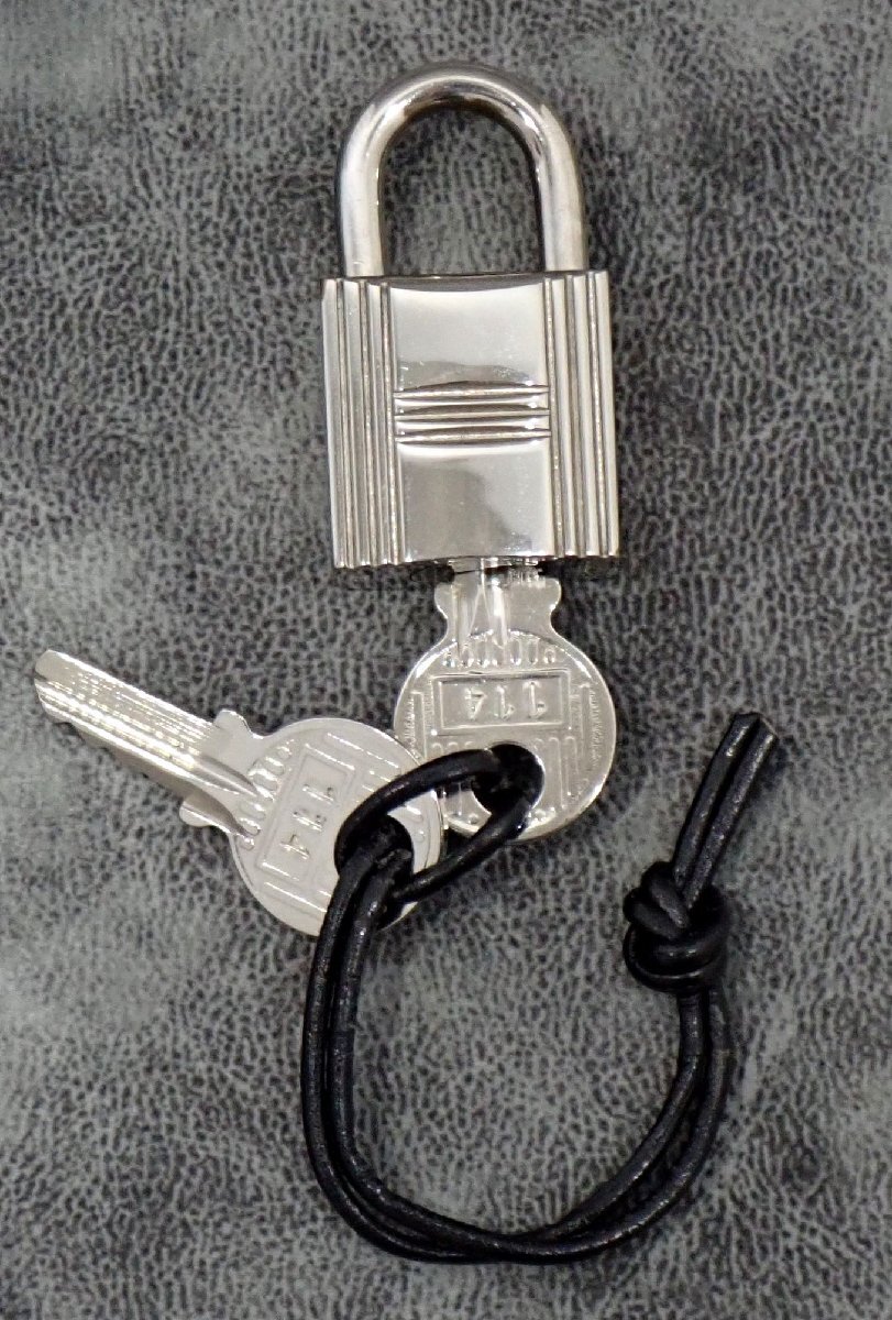 美品 エルメス カデナ 鍵2本 114 エールライン トート用 シルバー 2490拍卖