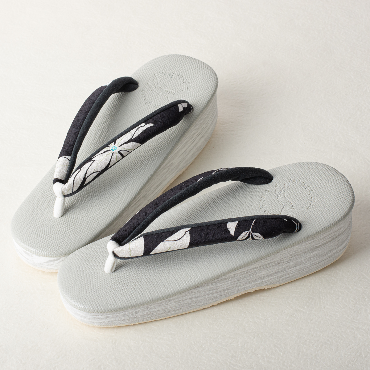 ≪菱屋カレンブロッソ×正絹小紋鼻緒≫ カフェ草履 L寸ギアナ no.3205拍卖