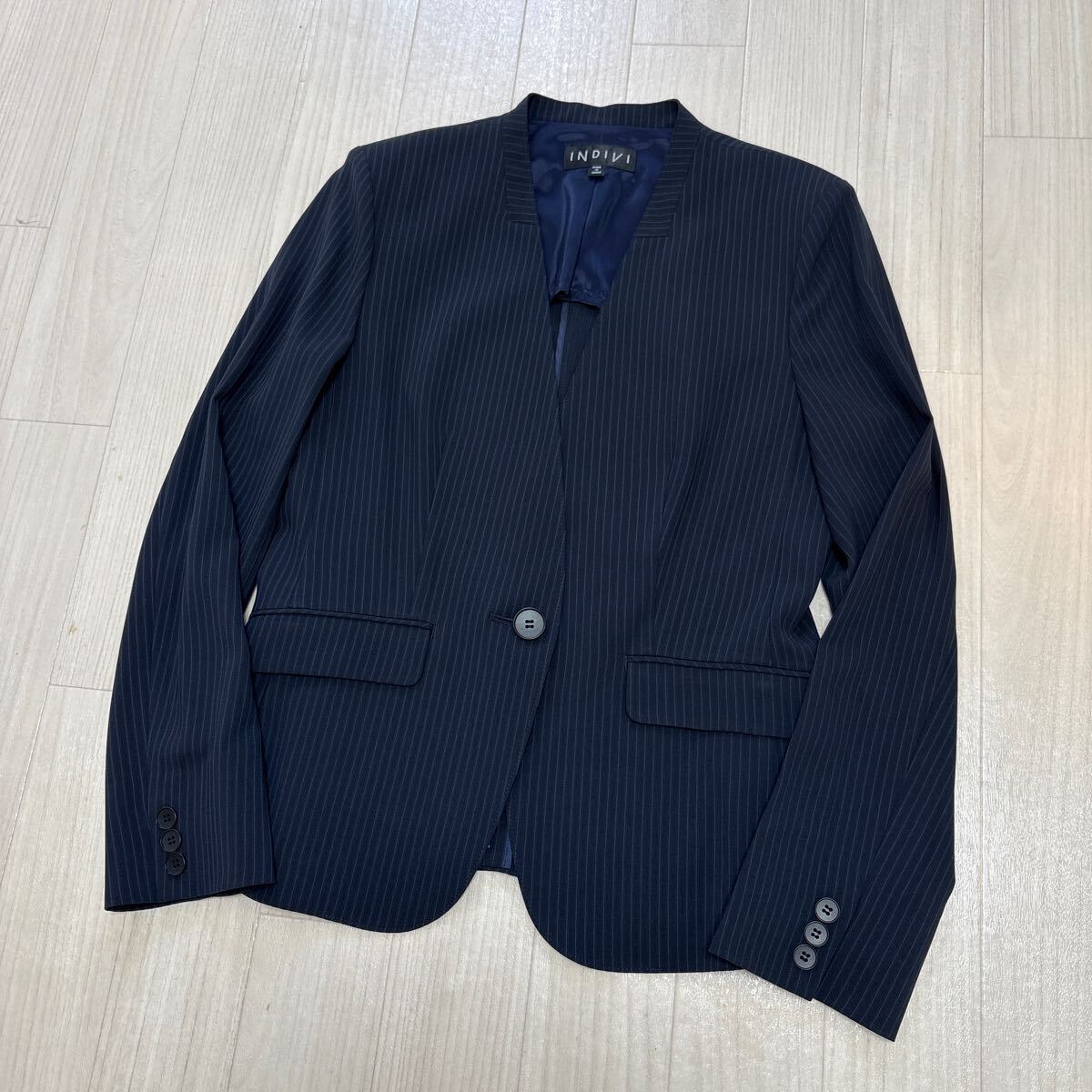 INDIVI インディヴィ レディース ノーカラージャケット テーラードジャケット ビジネス オフィス 濃紺 ストライプ 日本製 サイズ40 美品拍卖