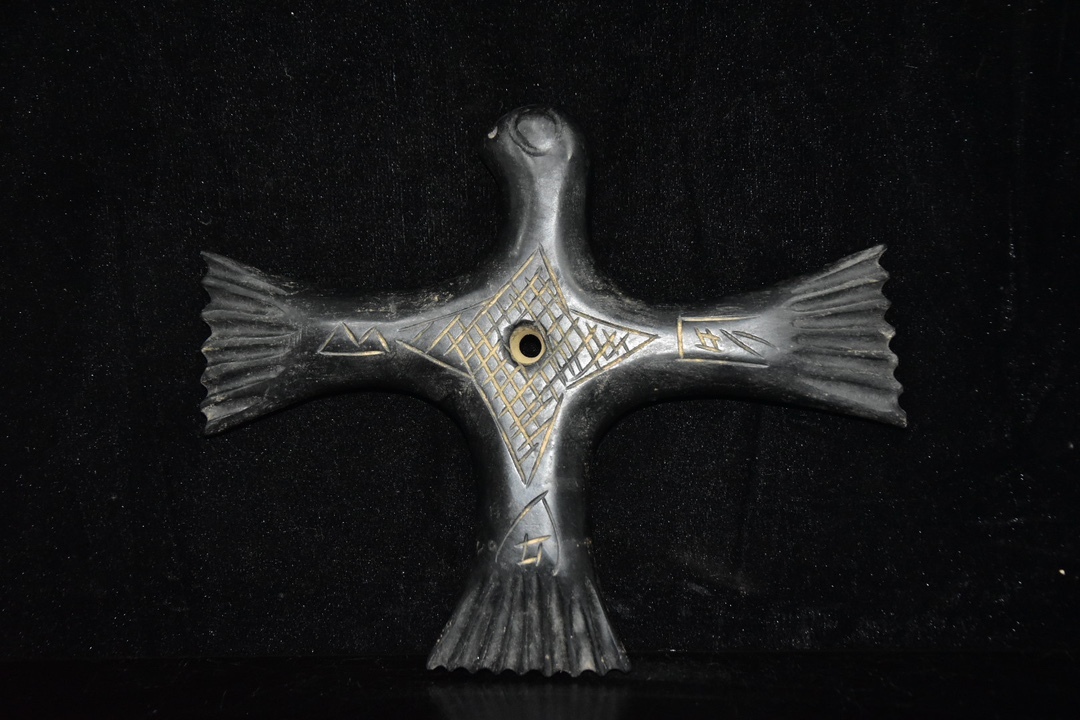 早期収集 紅山文化 古玉材彫 隕石 飛鳥 鳥 文案 置物 時代物 古董品 骨董 旧家蔵出 唐物 中国古玩 古美術拍卖