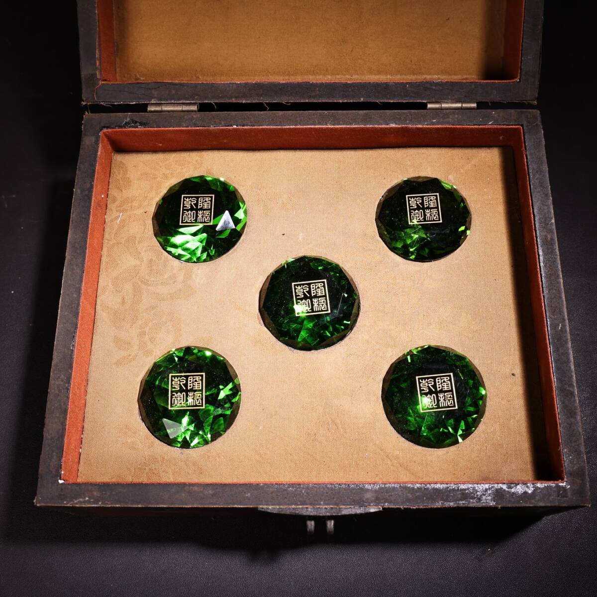 清時代 宮廷御藏 古宝石彫 綠星光宝石 套裝 置物 時代物 古董品 骨董 旧家蔵出 唐物 中国古玩 古美術拍卖