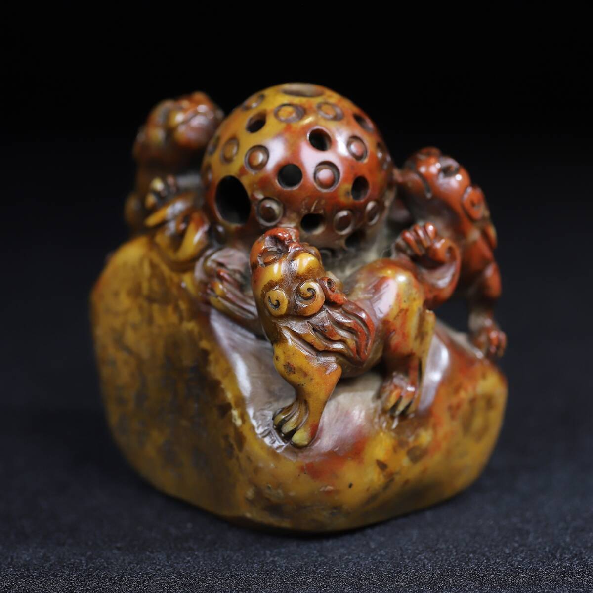 早期收藏 古寿山石 瑞獣戯珠 獣 印章 印鑑 文案置物 極細工 古賞物 古美味 中国唐物 時代物 骨董 中国古美術拍卖