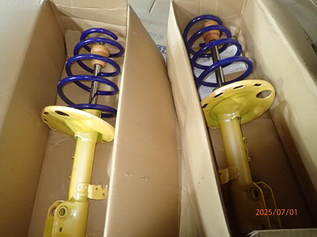 美品 ノア ヴォクシー エスクァイア ZRR80G ZWR80G KYB ローファースポーツ ショックアブソーバー スプリング セット 左右 LHS4950 WST5590拍卖