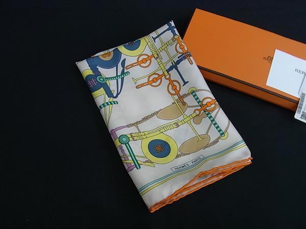 ■美品■ HERMES エルメス カレ45 プチカレ ガヴロッシュ シルク100% スカーフ ストール アイボリー系 FK1802拍卖