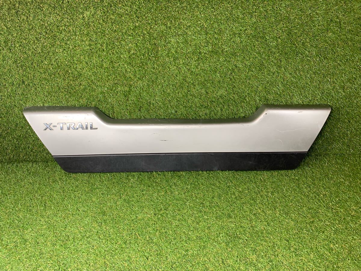 日産 エクストレイル DBA-NT31 バックドア リアゲートプロテクター ダイヤモンドシルバーメタリック KY0 90901-1DJ0A【Yd725-130】拍卖