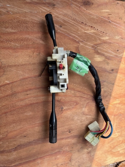 スズキジムニーJA11・71・51・12・31・30用 レバースイッチ実働車から取り外し拍卖