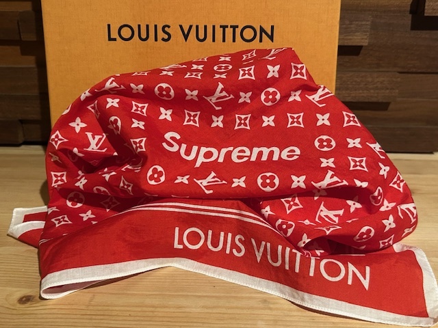 ♪送料無料★Louis Vuitton x Supreme★名作コラボ★バンダナ スカーフ★BOX LOGO★2017AW★シリアル IS0137 MP1888★正規品(化粧箱付き)♪拍卖
