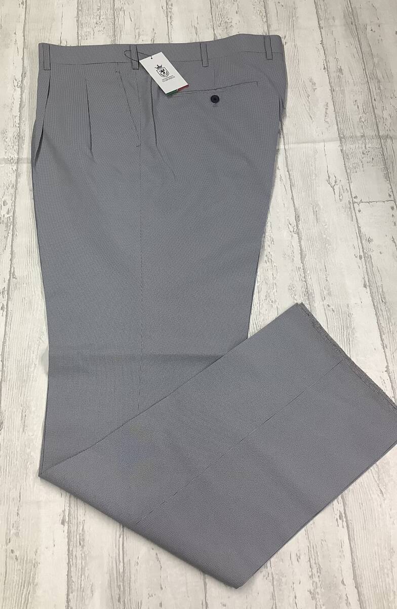 新品未使用激安処分★ウエスト110cm ★ライトグレー系 春夏★細かい千鳥柄のスラックス ★ポリエステル100% ツータック スラックス★拍卖