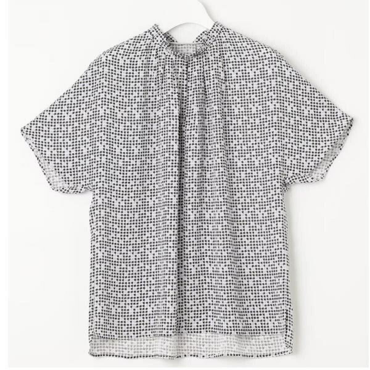 23区【洗える】ライトバックサテンアムンゼン ハウンドトゥース プリント ブラウス(白38・Mサイズ)新品拍卖