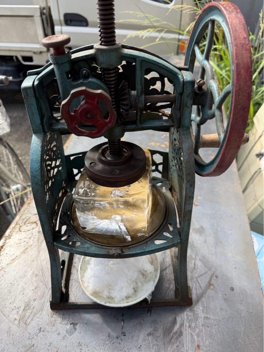 A6609 かき氷機 昭和レトロ KIRI 桐手動式 当時物 アンティーク 可動品 現状品 日の出 初雪 氷 縁日 お祭り拍卖