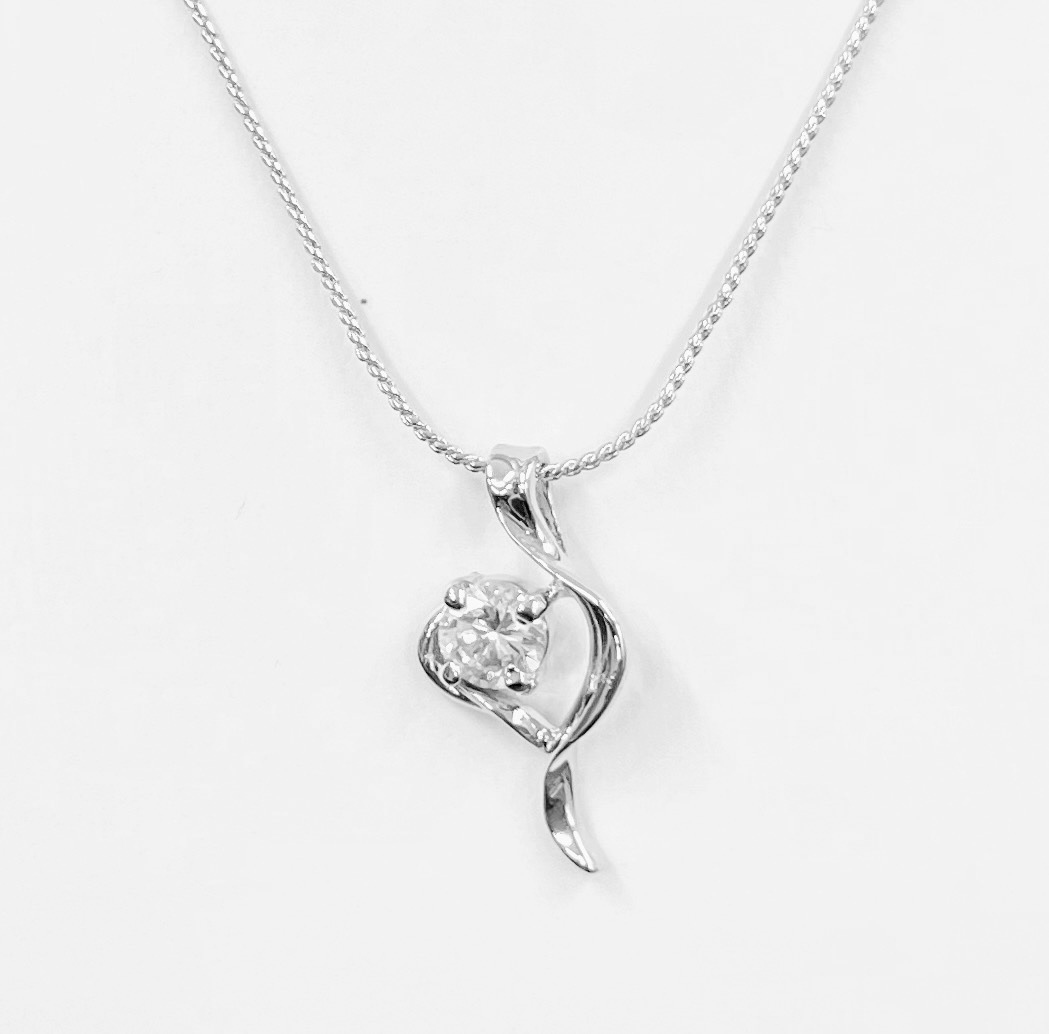 ★送料無料・即決価格★リボンダイヤCZネックレス★プラチナカラー拍卖