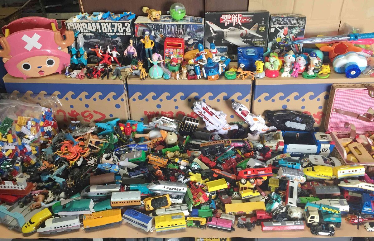 おもちゃ【G377】 29.5㎏ まとめ ワンピース フィギュア多数 ブロック プラモデル トミカ プラレール ままごとセット【未確認】 25070拍卖