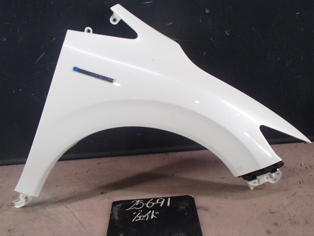ジェイド  FR4 フロント右フェンダー NH788P 60210-T4R-000ZZ拍卖