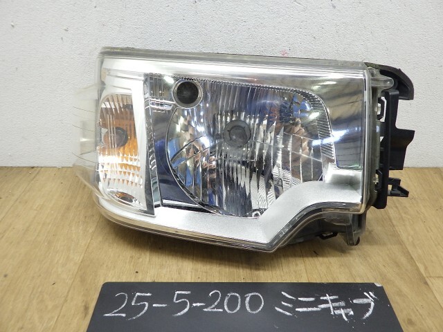 ミニキャブ GBD-U62V 右ヘッドランプ ライト レンズ  U17 スタンレー W0688 8301C472拍卖
